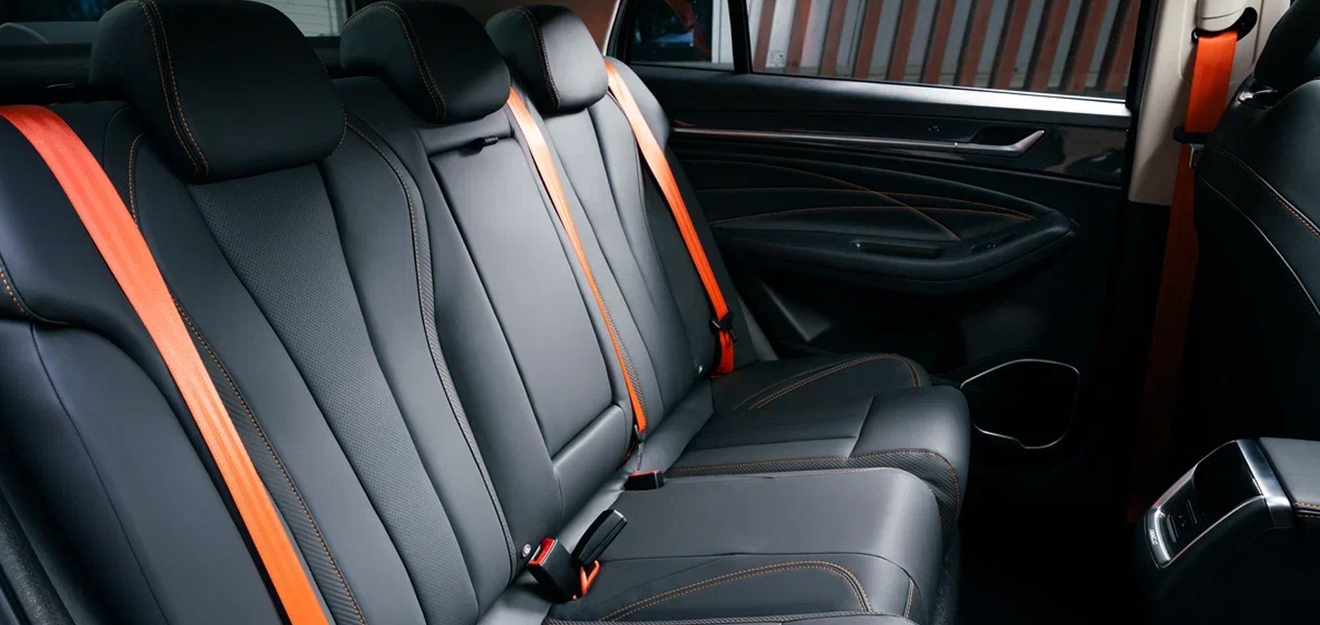 Просторный задний ряд сидений